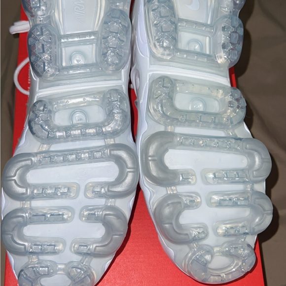 White Nike Vapormax - Picture 3 of 6